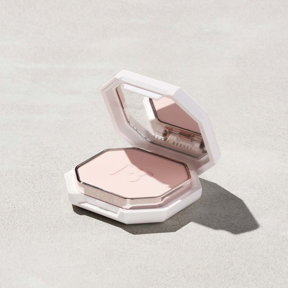 REPOST - FENTY Beauty - PRO FILT'R SOFT MATTE POWDER FOUNDATION - Shade #100